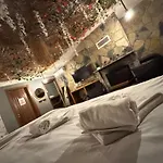 Tas Mahall Luxury Bed & Breakfast 5*