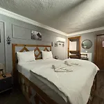 Tas Mahall Luxury Bed & Breakfast